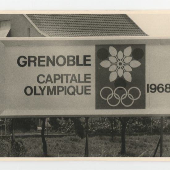 Photo logo JO Grenoble 1968 in situ